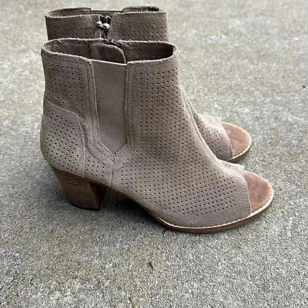 Toms Perforated Suede Booties Women's Size 7.5 - Picture 3 of 11
